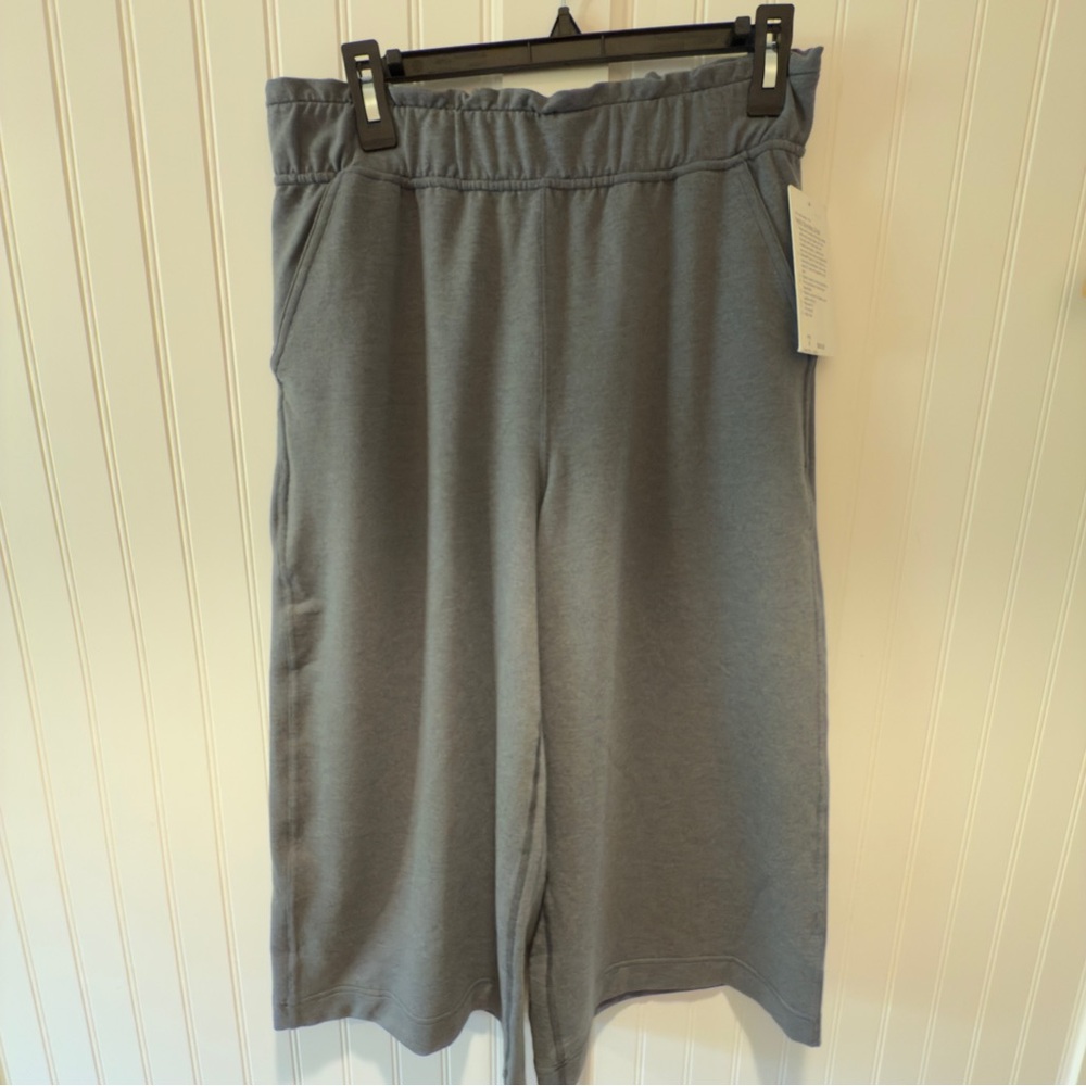 NWT Lululemon Hello Sunday Crop 21" Size 8